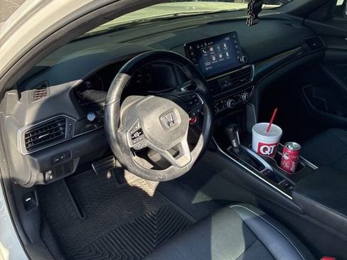 Used 2018 Honda Accord Sport image 8