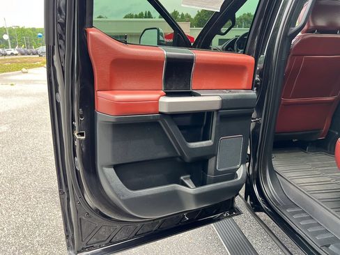 Used 2019 Ford F150 Platinum w/ Equipment Group 701A Luxury AWD/4WD image 28
