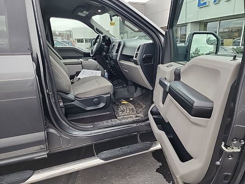 Used 2017 Ford F150 XLT image 9