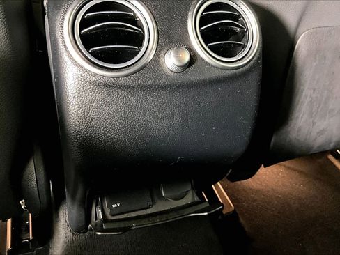 Used 2021 Mercedes-Benz GLC 300 image 32