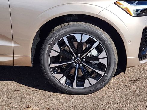 New 2026 Volvo XC60 T8 Ultra w/ Climate Package image 29