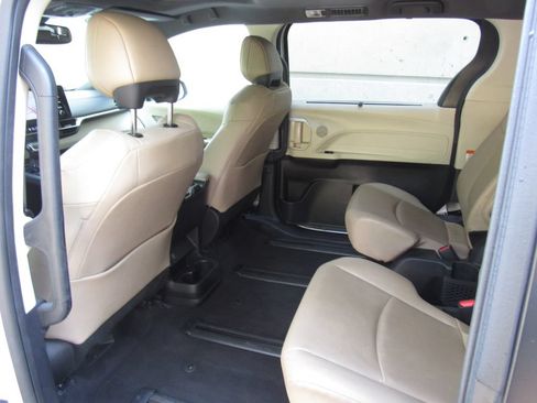 Used 2023 Toyota Sienna XLE w/ XLE Plus Package AWD/4WD image 15