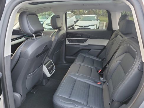 Used 2025 Lincoln Nautilus Reserve image 28