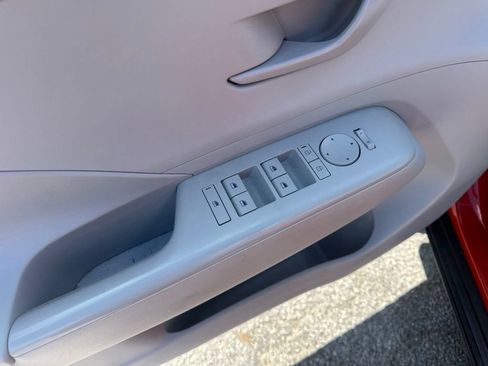 Used 2024 Hyundai Kona SEL AWD/4WD image 16