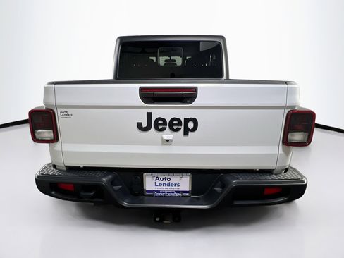 Used 2022 Jeep Gladiator Sport image 6