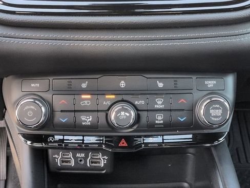 Used 2024 Dodge Durango SXT image 9