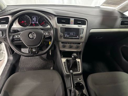 Used 2016 Volkswagen Golf S image 19