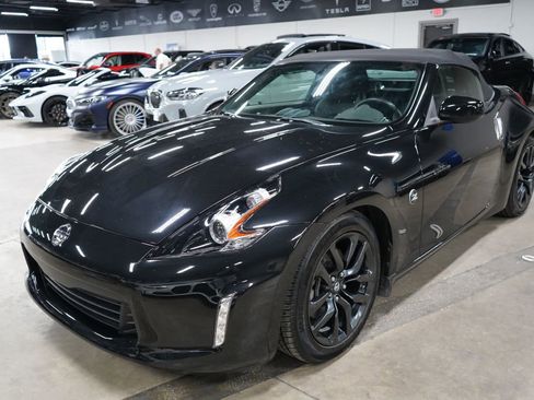 Used 2019 Nissan 370Z Touring RWD image 1