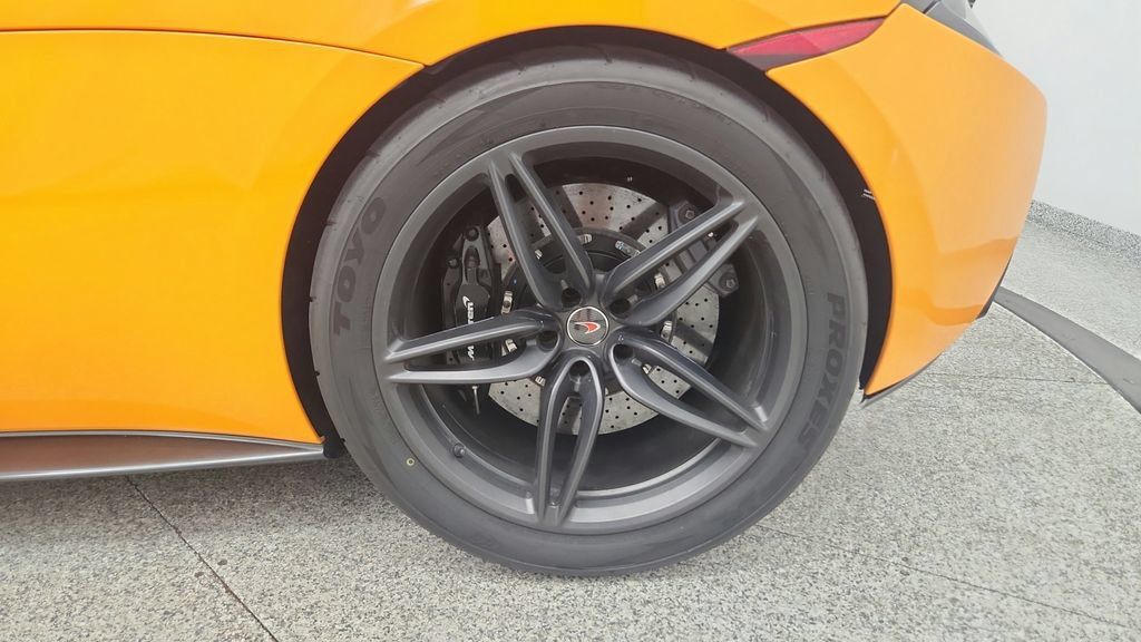 Used 2016 McLaren 570S Coupe RWD image 15