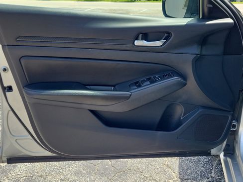 Used 2024 Nissan Altima 2.5 SV image 18