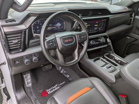 Used 2025 GMC Sierra 2500 AT4 image 17