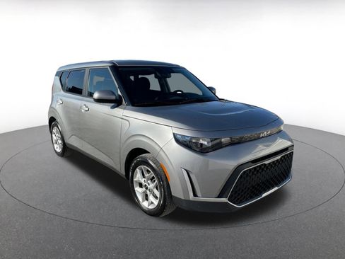 Used 2025 Kia Soul LX w/ LX Technology Package image 1