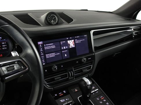 Used 2023 Porsche Macan image 13