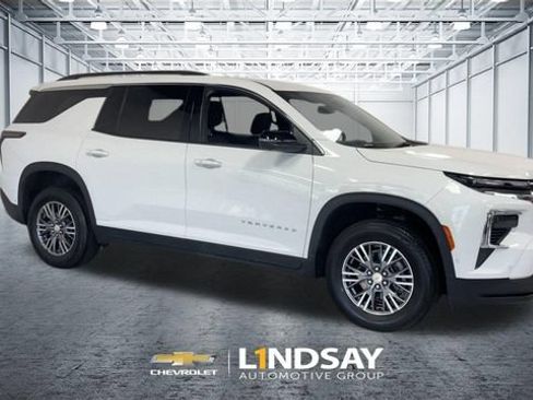Used 2024 Chevrolet Traverse LT w/ Enhanced Driving Package FWD image 3