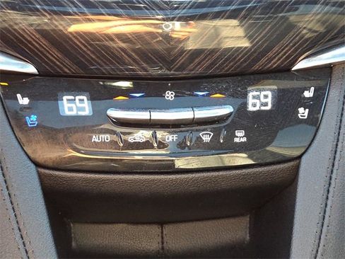 Used 2023 Cadillac XT6 Premium Luxury w/ Technology Package image 23