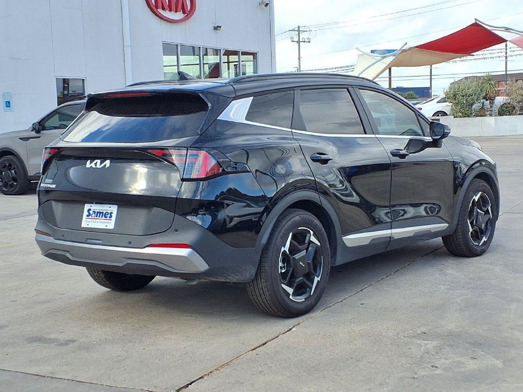 Certified 2026 Kia Sportage EX w/ EX Panorama Roof Package FWD image 8
