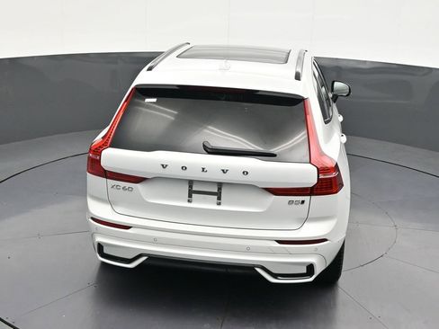Used 2024 Volvo XC60 B5 Plus image 21