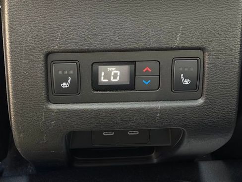 Used 2025 Mitsubishi Outlander SEL image 23