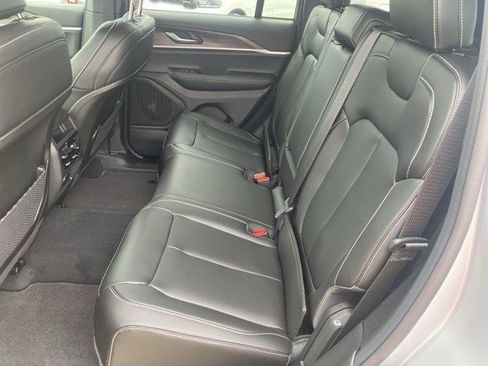 New 2025 Jeep Grand Cherokee Limited image 24