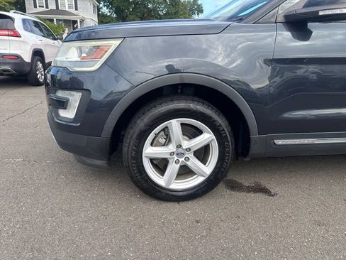 Used 2017 Ford Explorer XLT AWD/4WD image 27