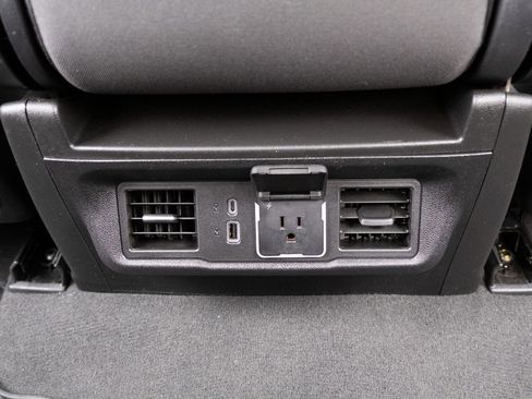 Used 2025 Chevrolet Silverado 1500 LT image 15