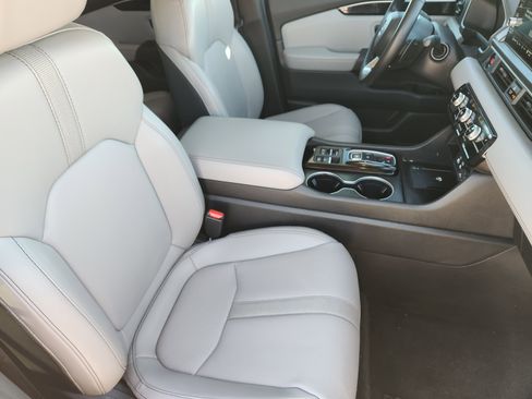 Certified 2024 Honda Pilot Touring image 14