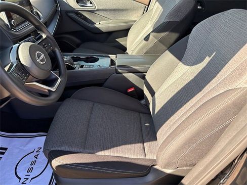 Used 2023 Nissan Rogue SV image 19