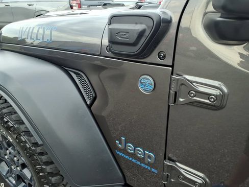 Used 2023 Jeep Wrangler Unlimited w/ Dual Top Group AWD/4WD image 6