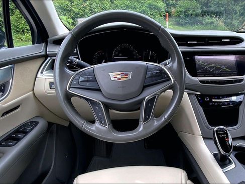 Used 2019 Cadillac XT5 Premium Luxury AWD/4WD image 5