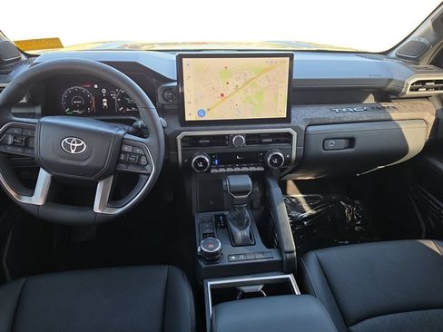 Used 2025 Toyota Tacoma Limited AWD/4WD image 12