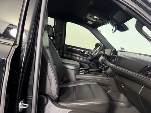 Used 2025 Chevrolet Tahoe Z71 AWD/4WD image 33