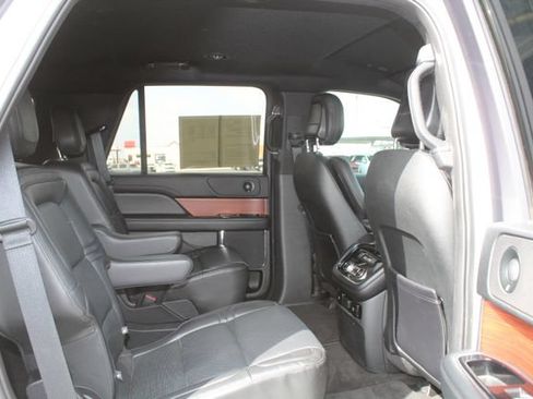 Used 2020 Lincoln Navigator 2WD image 19