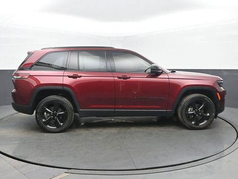 Used 2023 Jeep Grand Cherokee Altitude image 6
