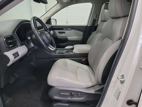 Used 2025 Honda Pilot Touring image 12