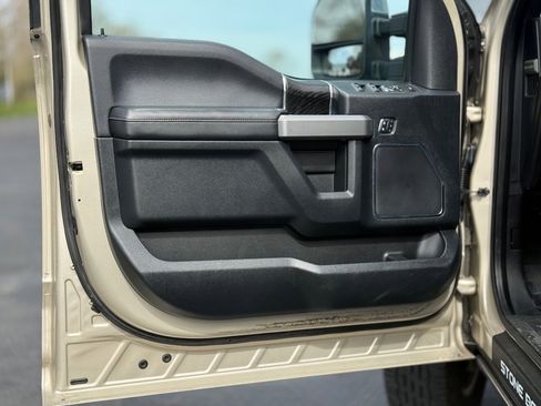 Used 2018 Ford F250 Platinum w/ Platinum Ultimate Package image 14