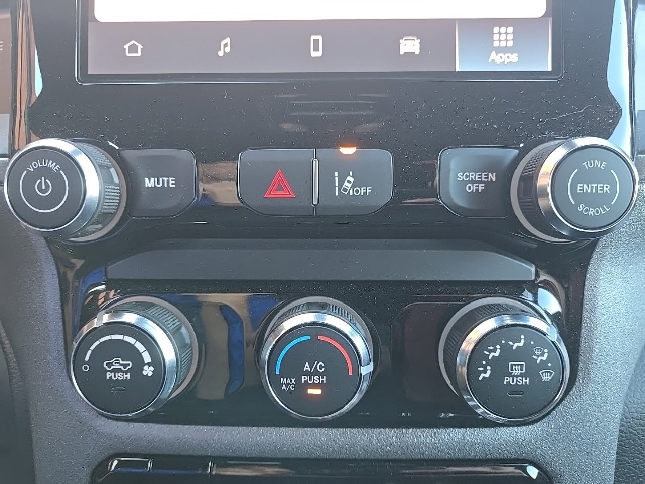 Used 2025 RAM 1500 Warlock AWD/4WD image 32