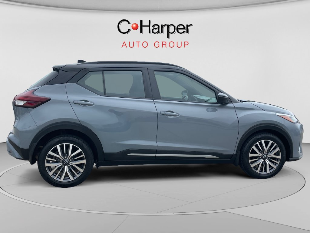 Used 2023 Nissan Kicks SR FWD image 2