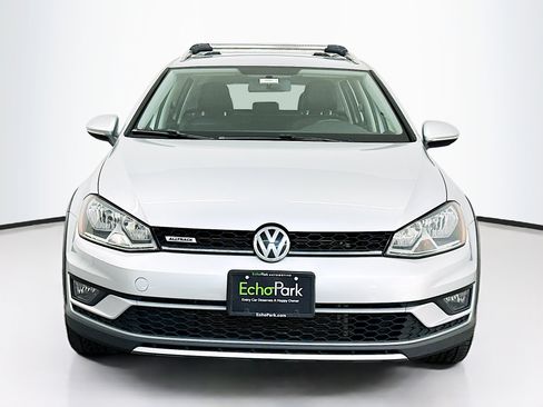 Used 2017 Volkswagen Golf S image 2