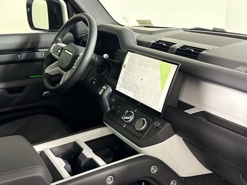 New 2026 Land Rover Defender 110 X-Dynamic SE image 32