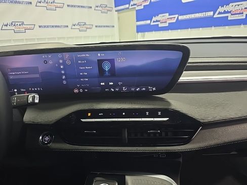 Used 2025 Buick Enclave Preferred image 31