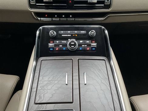 Used 2023 Lincoln Navigator Reserve AWD/4WD image 18