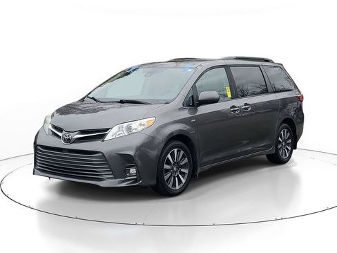 Used 2019 Toyota Sienna XLE Premium image 2