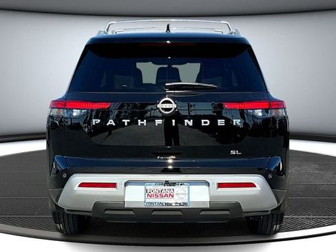 New 2025 Nissan Pathfinder SL image 4