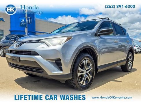 Used 2016 Toyota RAV4 LE FWD image 1
