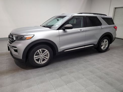 Used 2024 Ford Explorer XLT w/ Equipment Group 202A RWD image 2