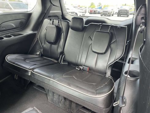 Certified 2025 Chrysler Pacifica Limited FWD image 22