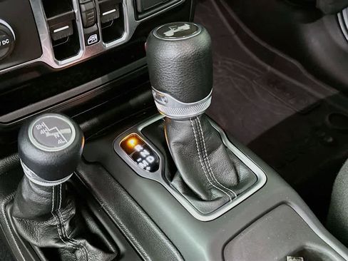 Used 2024 Jeep Wrangler Unlimited Sport AWD/4WD image 19