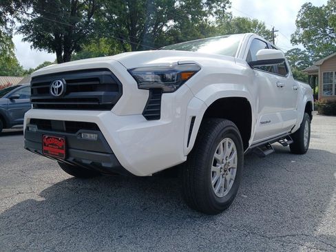 Used 2024 Toyota Tacoma SR5 AWD/4WD image 2