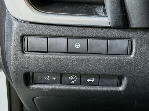 Used 2025 Nissan Rogue SV image 17