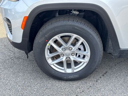 New 2025 Jeep Grand Cherokee Laredo X w/ Trailer Tow Package image 10